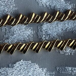 Napier goldtone 8 inch necklace